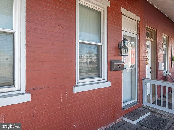 5th image of 814 E Chestnut St