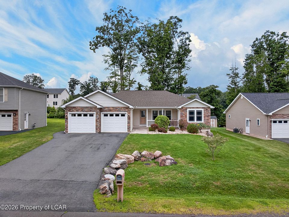 1st image of 54 Woodcrest Ave