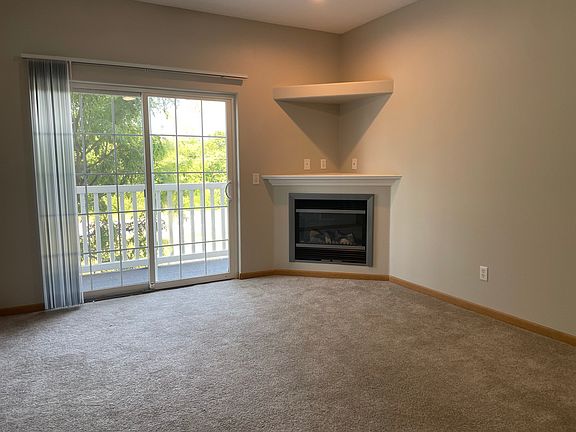 Standard-Style Layout Living Room