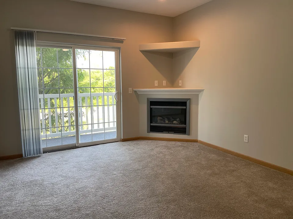 Standard-Style Layout Living Room
