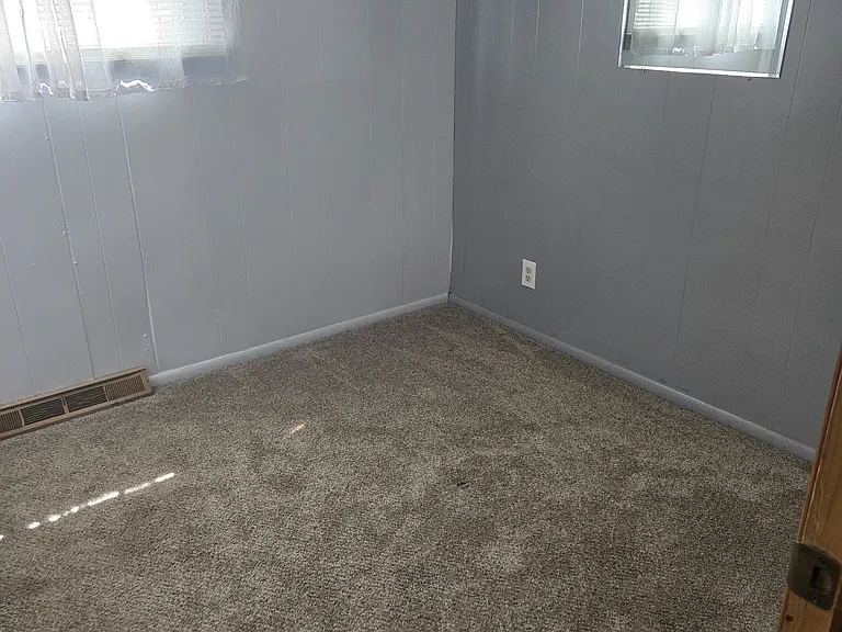 109 S Franklin St — Photo 3