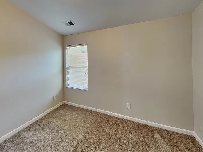 1048 Regency Dr — Photo 15