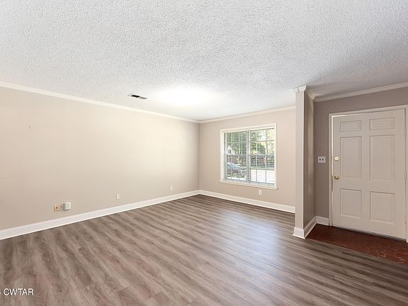 4th image of 566 Pearson Dr