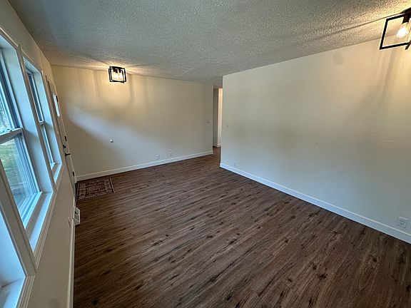 4th image of 107 W Harrier St