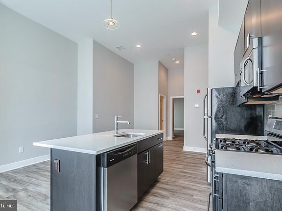 3rd image of 1607 Catharine St #1A