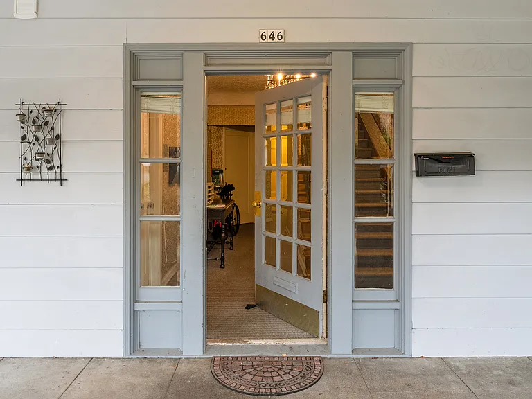 646 SE 60th Ave #B — Photo 3