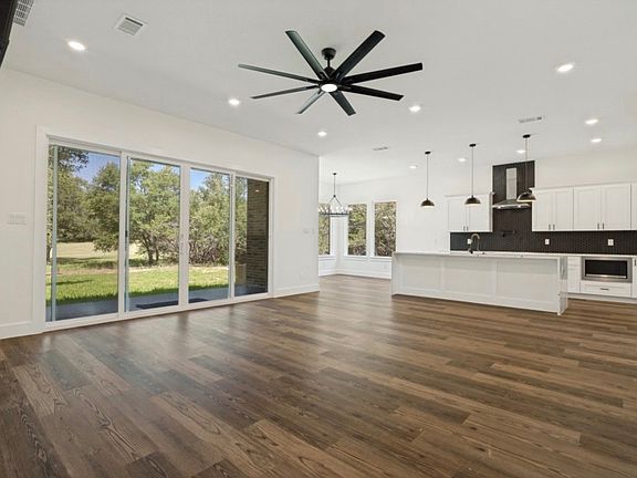 5th image of 7082 Cedar Valley Dr