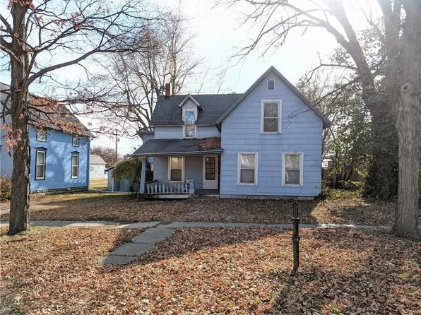 411 Delaware St, Hiawatha, KS 66434