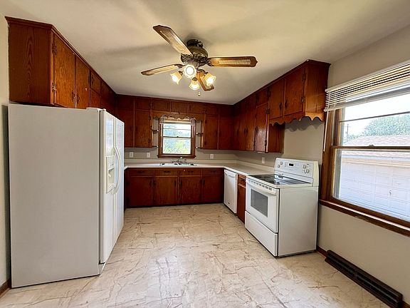 4th image of 208 S Oak St