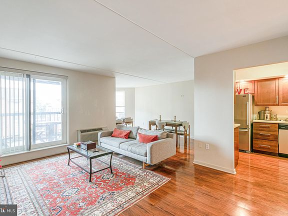 2nd image of 200-10 Lombard St #523