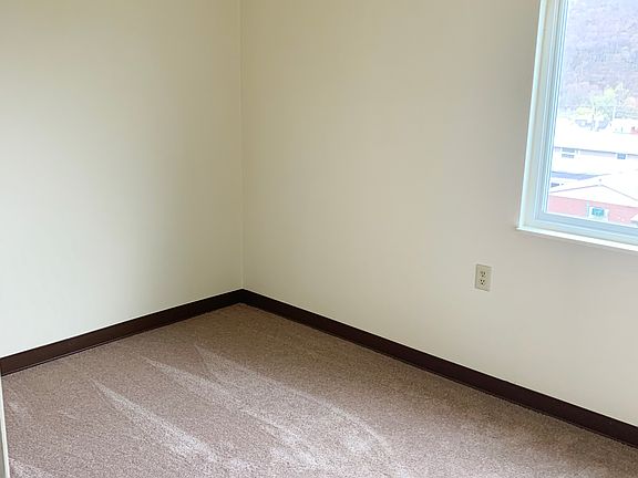 3rd image of 501 Hillside Ave #10961518