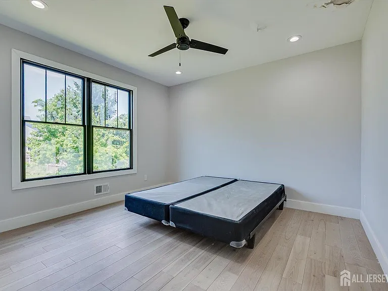 145 Center St — Photo 25