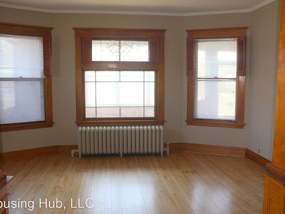 5th image of 813 Margaret St
