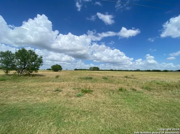 21906 N FM 81, Hobson, TX 78117
