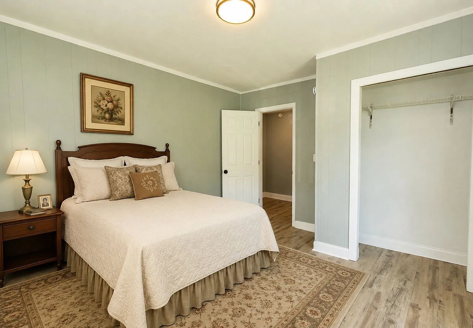 3 bed, 1.0 bath, 1040 sqft, $1,395 — Photo 3