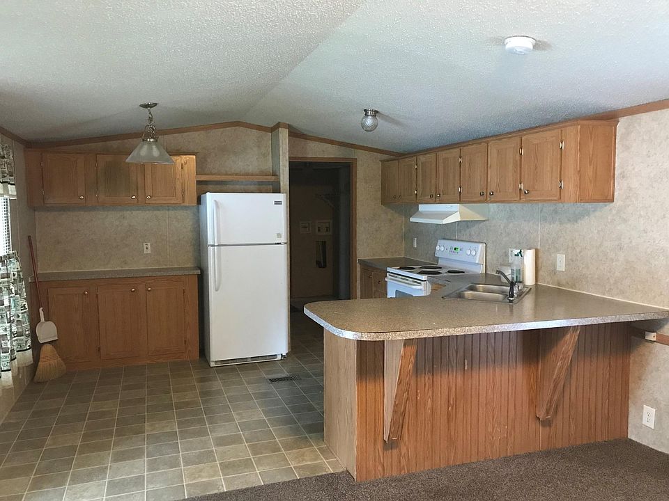 2nd image of 19 Clarence Dr