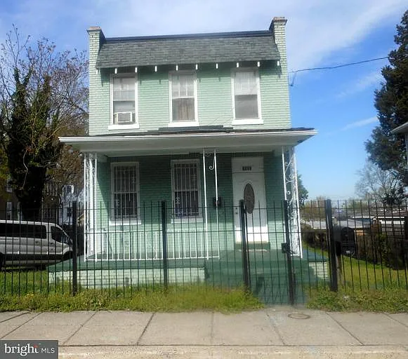 1523 White Pl SE photo 1