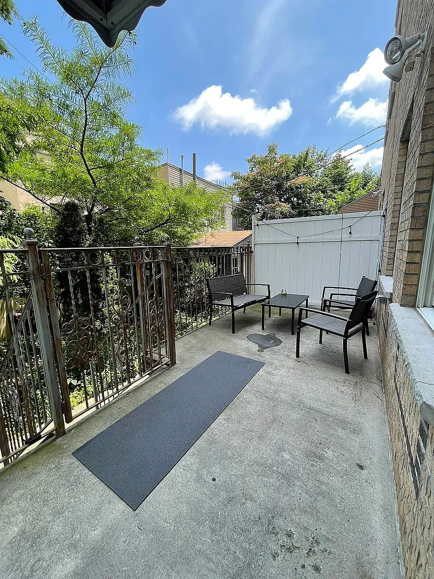 722 Leonard St — Photo 1