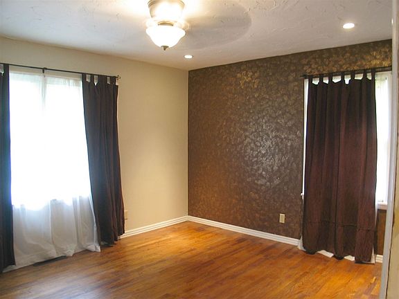 5th image of 814 W Brooke Ave