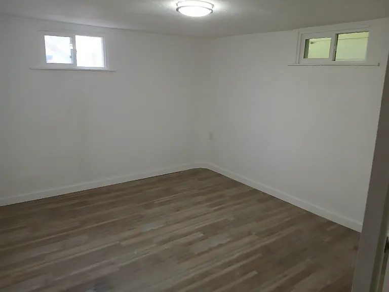 828 6th St #BASEMENT — Photo 5