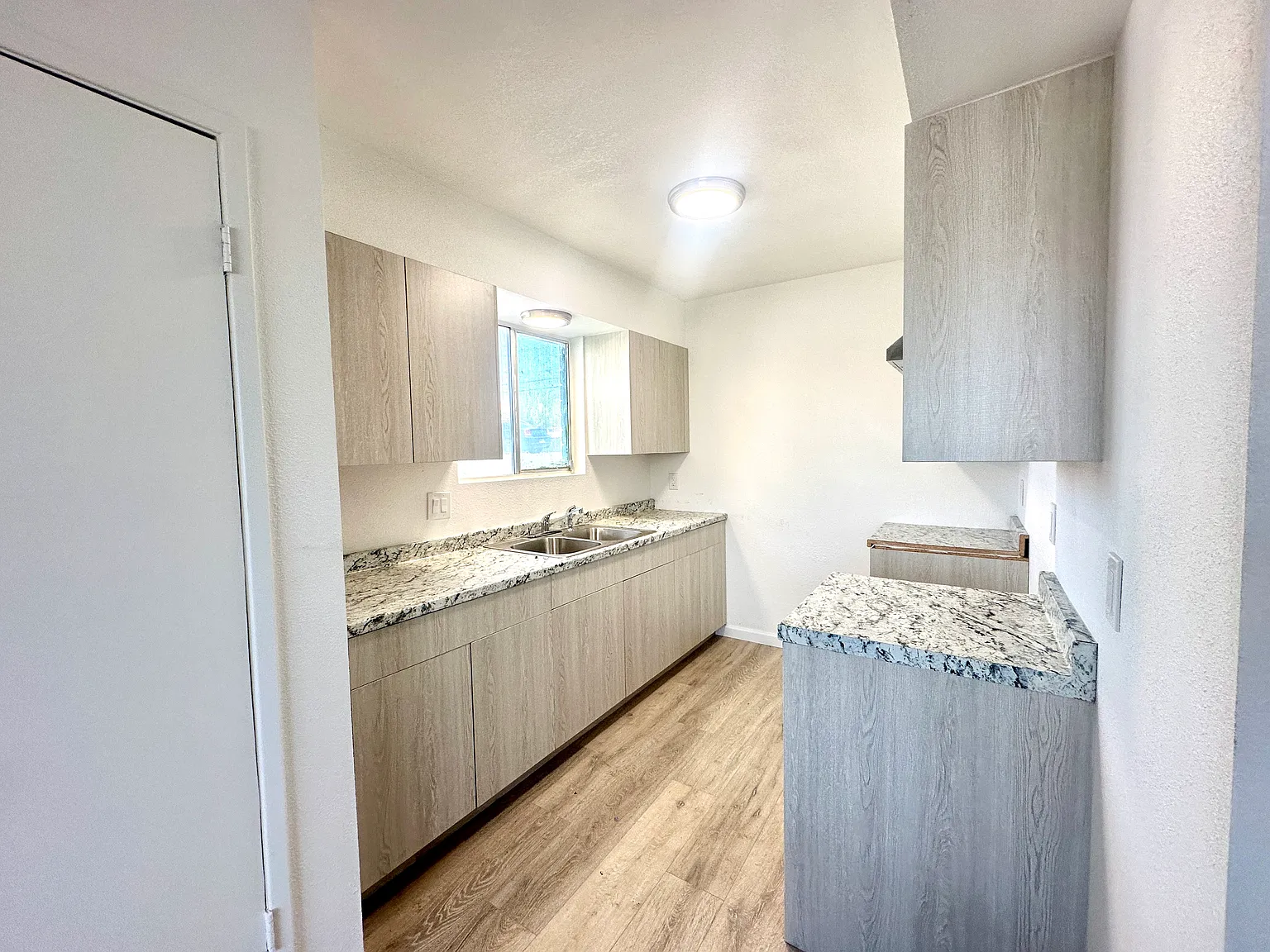 1 bed, 600 sqft, $1,050 — Photo 2