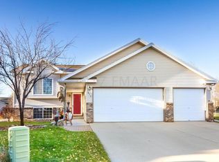876 Elmwood Pl, West Fargo, ND 58078