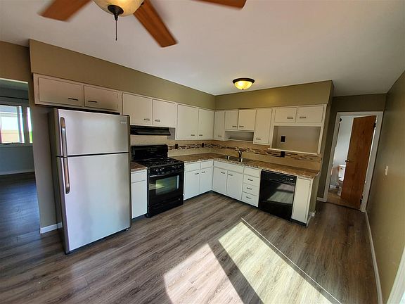 2nd image of 2558 Rosewood Dr