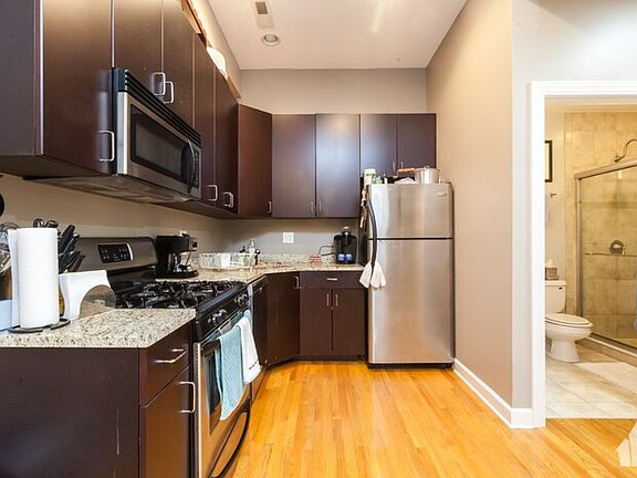 4th image of 705 N Milwaukee Ave APT 1R