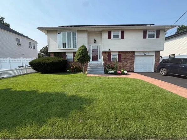 486 Hopatcong Ave, West Hempstead, NY 11552