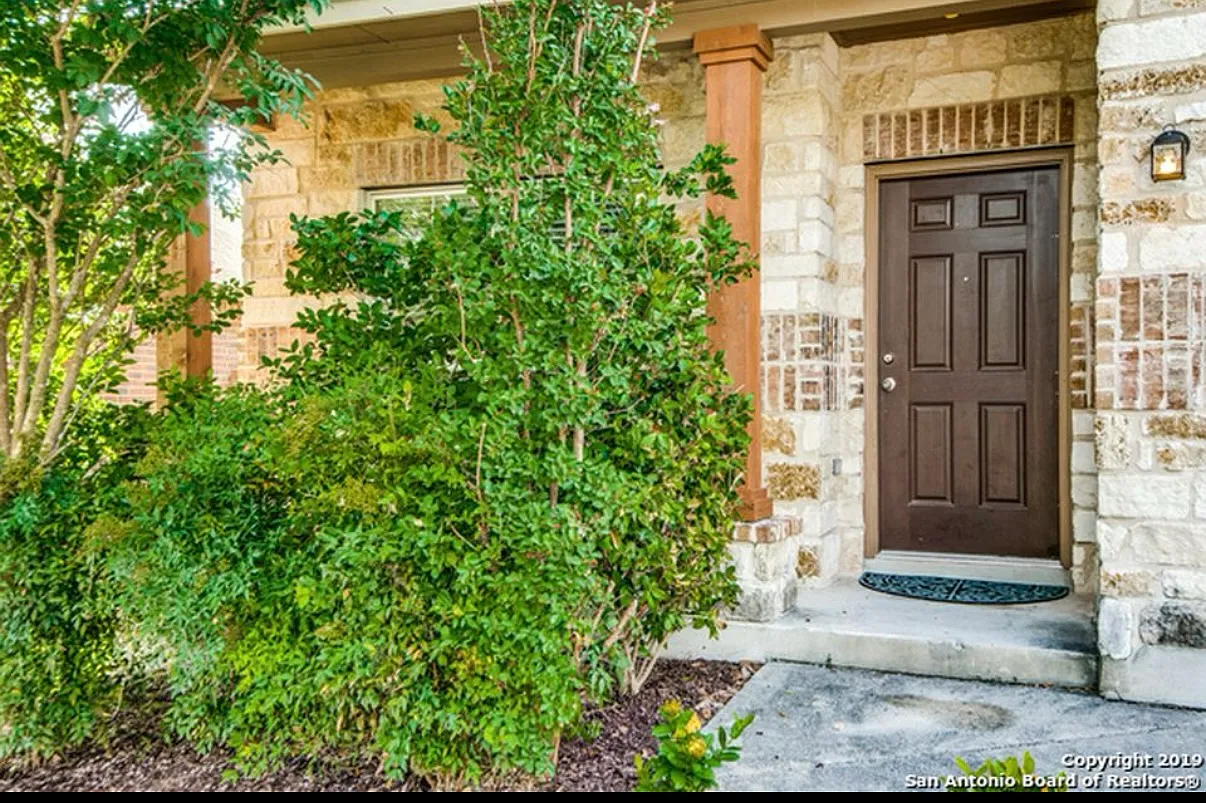 4 bed, 2157 sqft, $2,200 — Photo 2