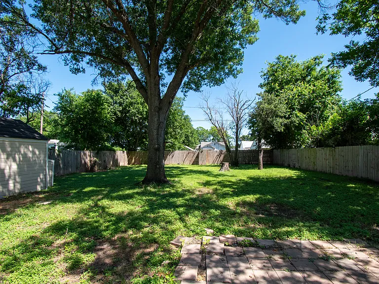 2606 Pine Ave — Photo 13