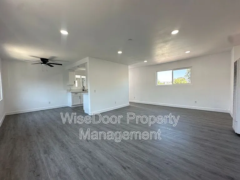 810 S Flower St #1 — Photo 4
