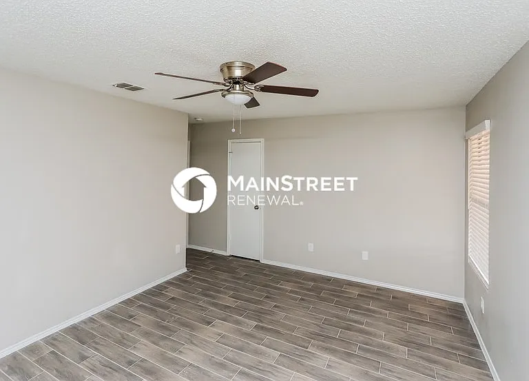 101 Crystalwood Dr — Photo 11