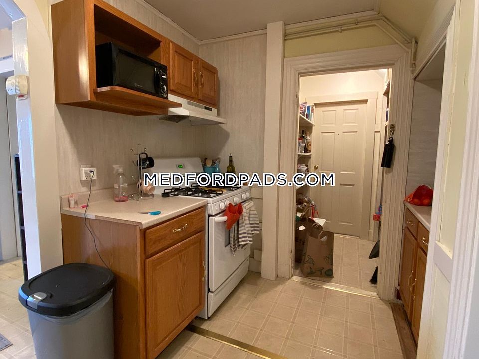 2nd image of 21 College Ave #R3