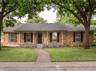832 Ray Andra Dr, Desoto, TX 75115