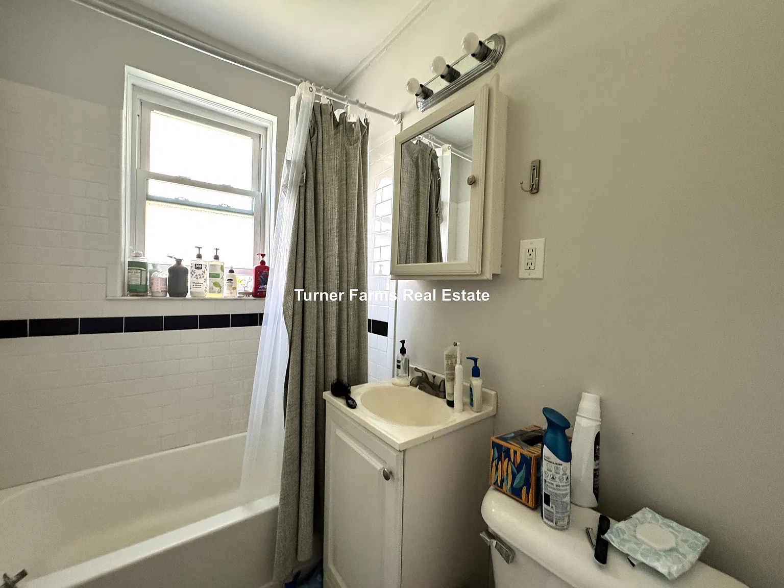 1 bed, 8888 sqft, $2,300 — Photo 3