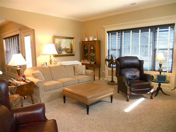 4th image of 3660 Farnsworth Dr