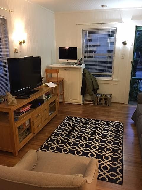 1st image of 634 De La Vina St