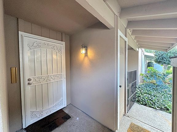 4th image of 3712 W Benjamin Holt Dr