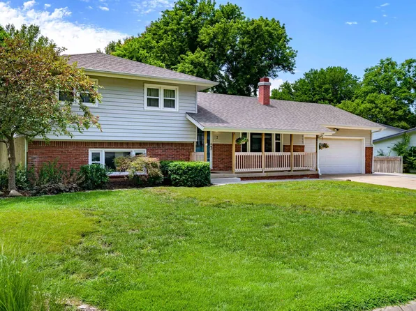 2 N Willowdell Ct, Mulvane, KS 67110