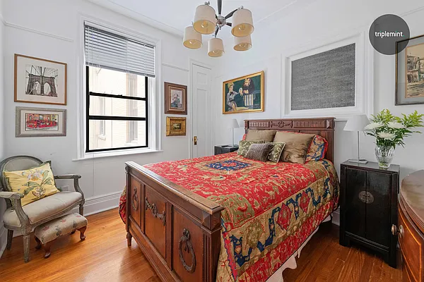 Sold by Triplemint | media 7