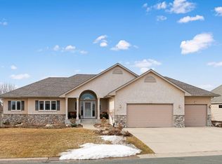 1643 Seashell Ln, Waconia, MN 55387