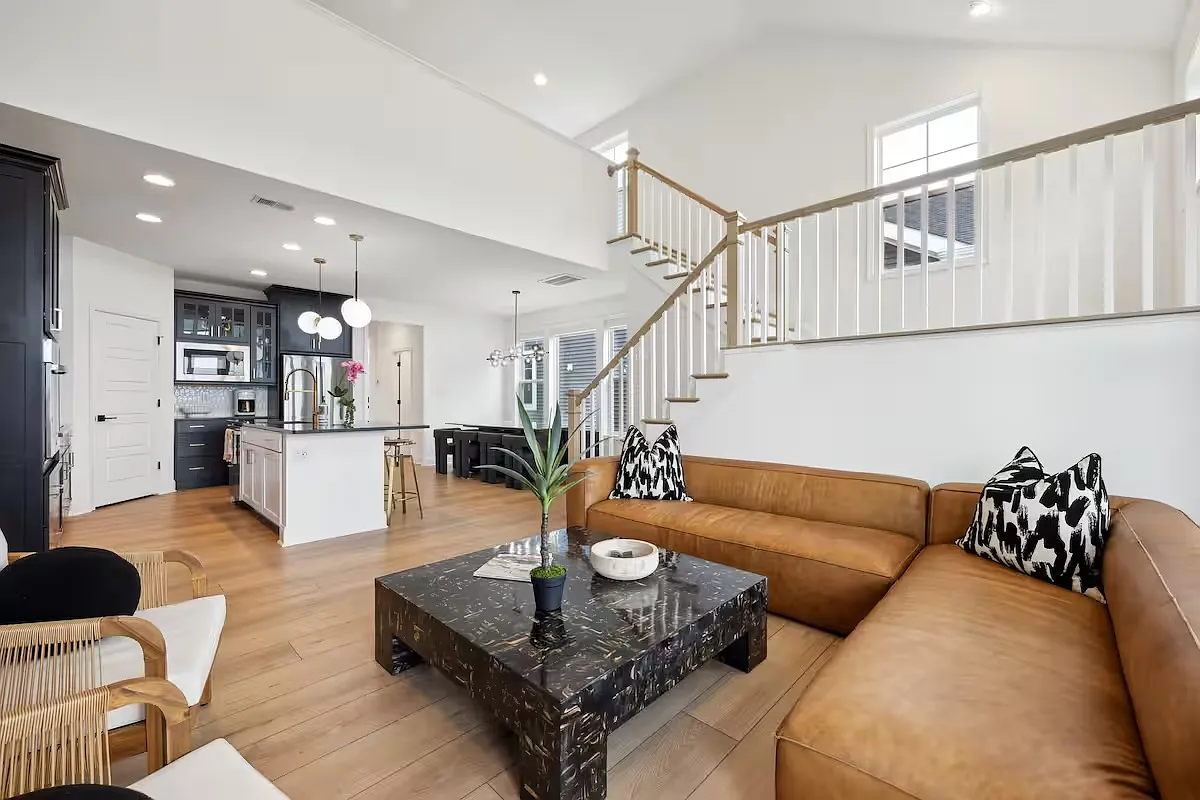 6 bed, 3.5 bath, 3065 sqft, $3,800 — Photo 4