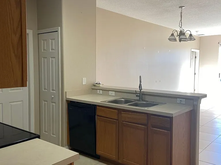 628 Madina Cir — Photo 6