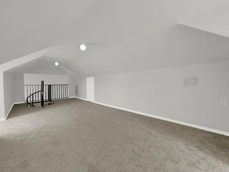 106 Hanover St — Photo 9