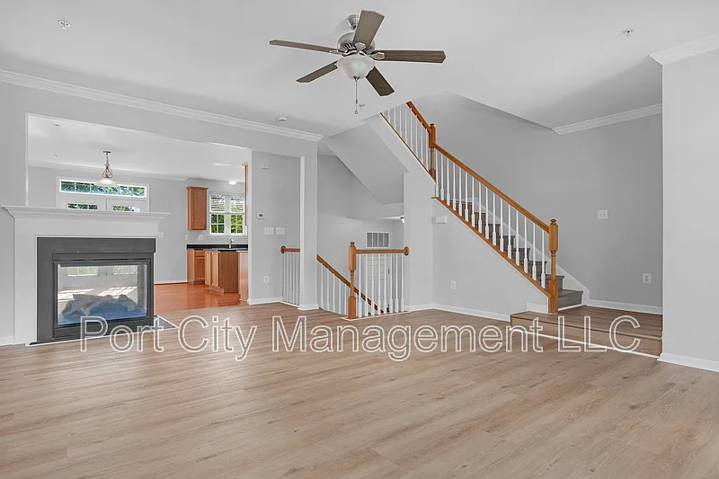 3 bed, 2.5 bath, 1672 sqft, $3,200 — Photo 4