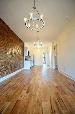 Rented by Reyes & Elsamad Real Estate Group | media 31