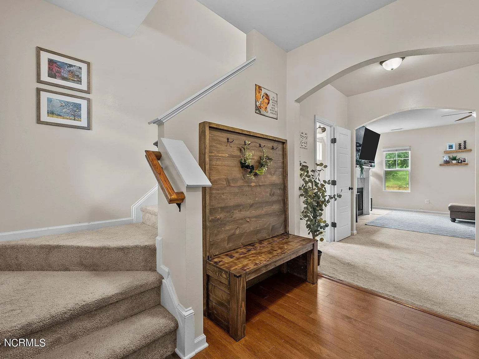 3 bed, 2.5 bath, 1920 sqft, $2,400 — Photo 3