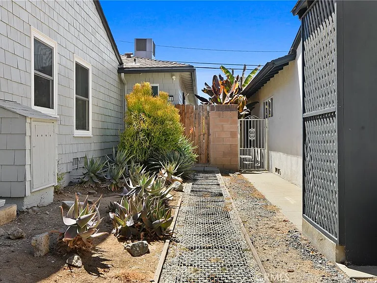 642 W Terrylynn Pl #A — Photo 19