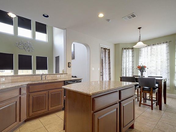 4th image of 8513 Alophia Dr
